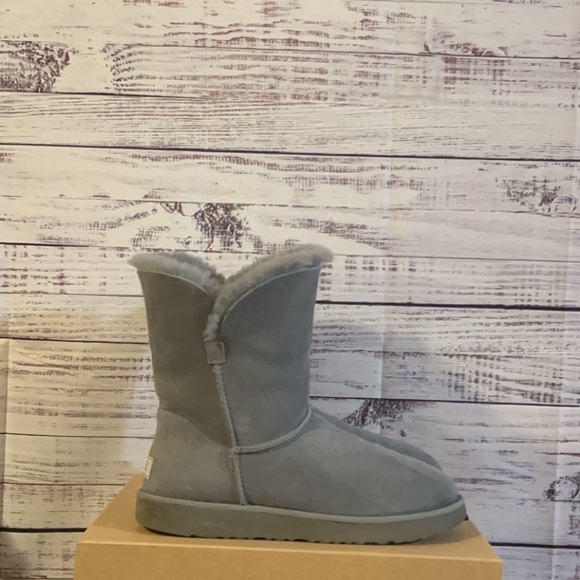 UGG Shoes - UGG Classic Cuff Short Boot